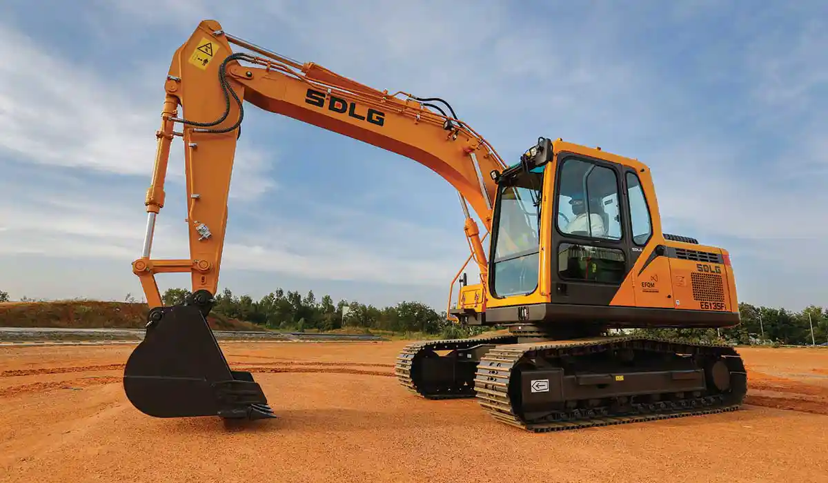 the SDLG E680Fi and E6135Fi hydraulic excavators