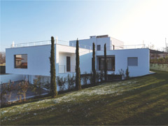 Damilanostudio Architects and B-House