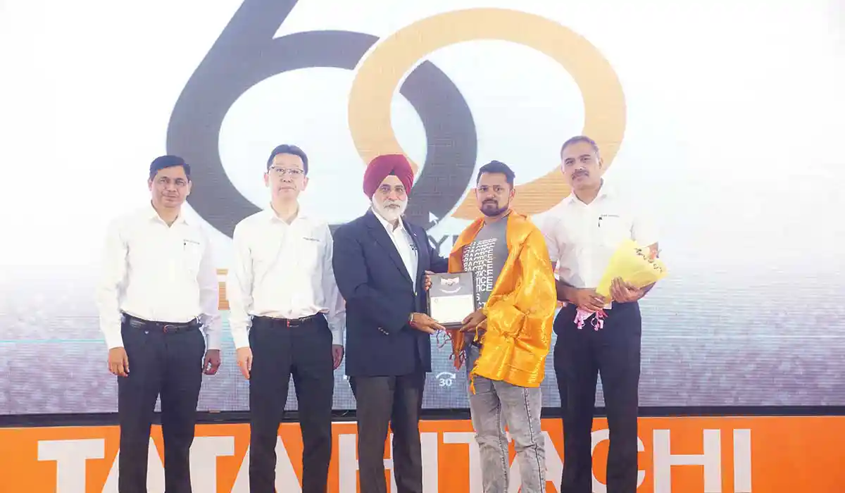 Sandeep Singh, Managing Director, Tata Hitachi, Felicitating a Customer at the Dharwad Plant