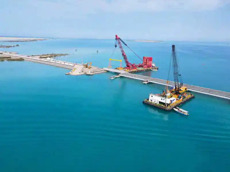 Mammoet’s MTC 15 crane enabling an Innovative and time-saving bridge installation in Saudi Arabia