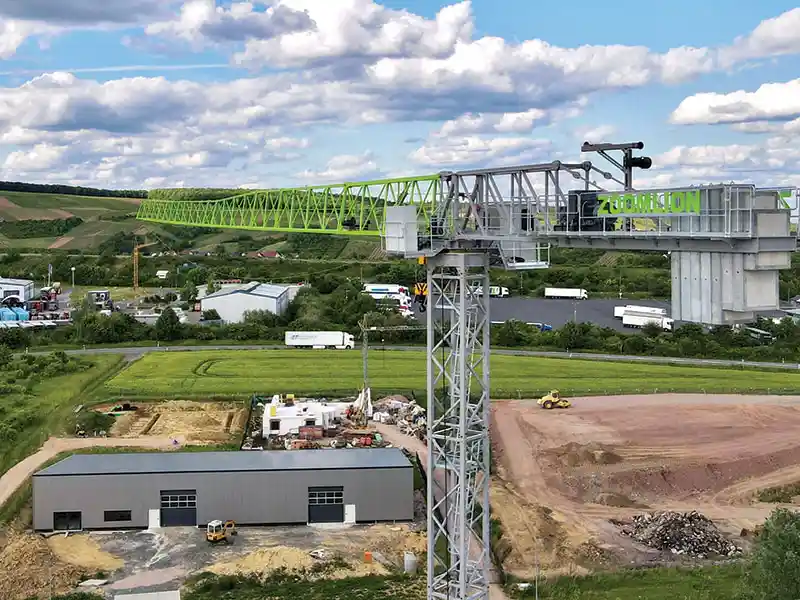 Zoomlion R-generation Tower Cranes and Green Forklift debut