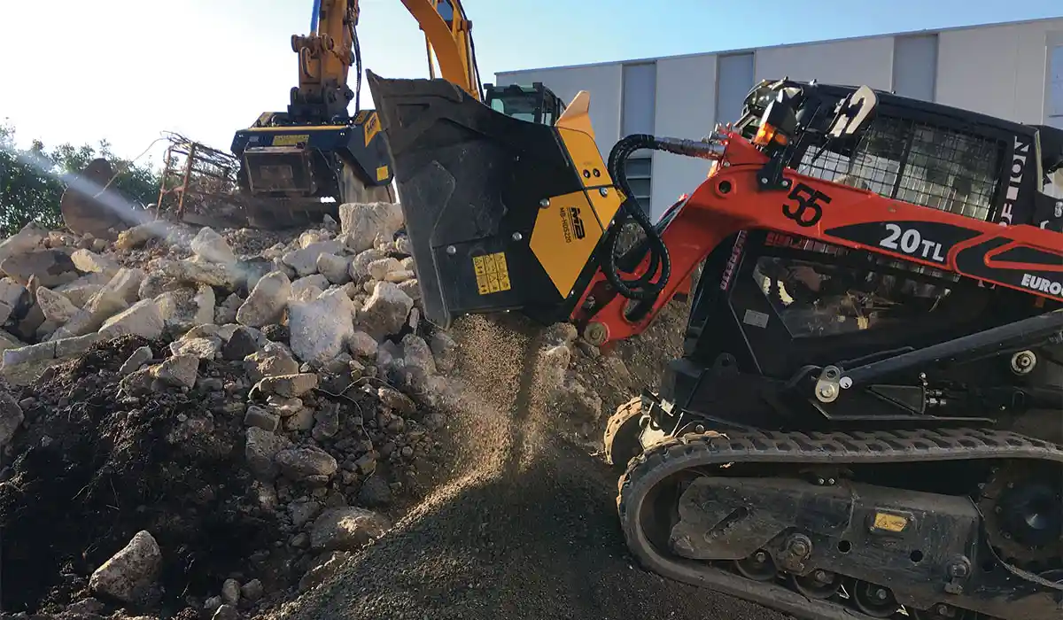 MB Crusher’s new MB-HDS220 padding bucket with a 1-ton weight