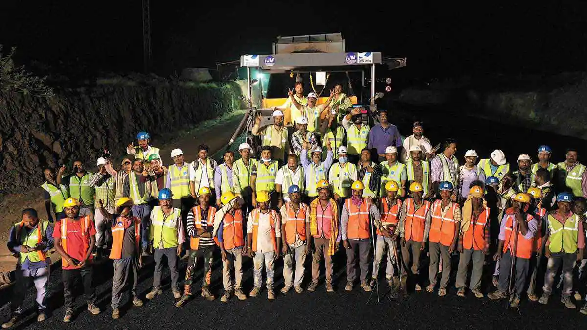 IJM India Infrastructure Ltd. Sets a Record of Laying 25.54-km lane in 17:45 hours