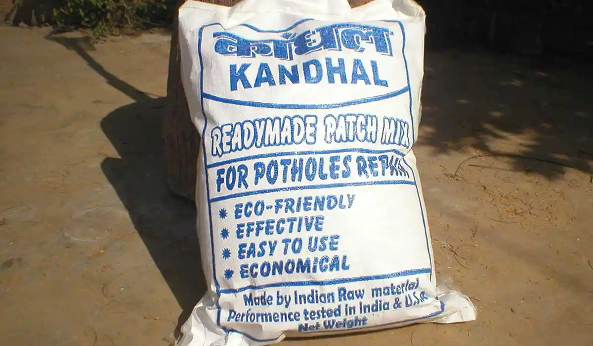 Kandhal mix supplied in 50-kg plastic lined bag