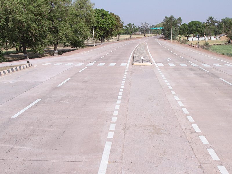 Performance of Thin White Topping (TWT) Overlay for NH-848