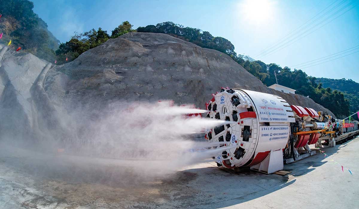 CREG High-Pressure Hydro-Coupling TBM Constructing Hard Rock Tunnels