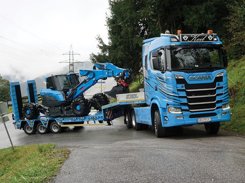 Heavy Equipment Transport to 3,000 Meters with Goldhofer »MPA« 3