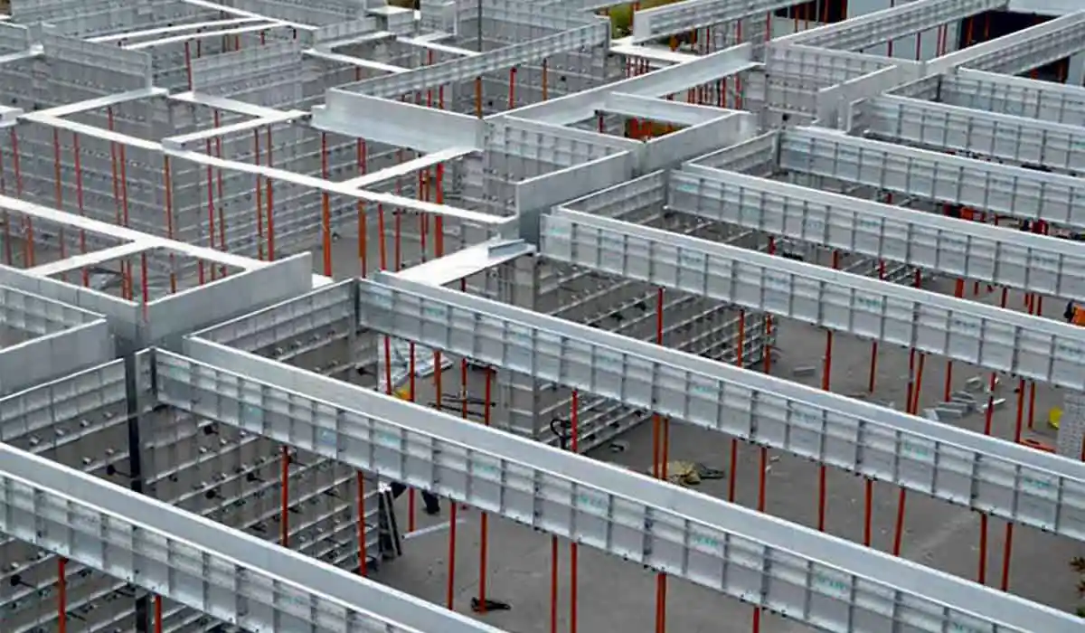 Monolithic construction by aluminium plastics