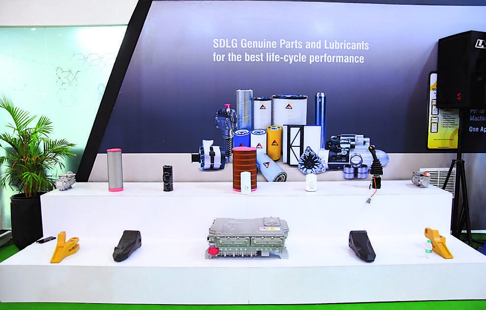 SDLG genuine parts and lubricants display