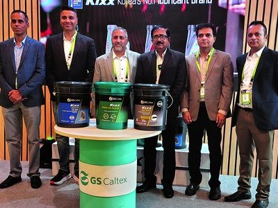 GS Caltex team with Kixx lubricants at the exhibition
