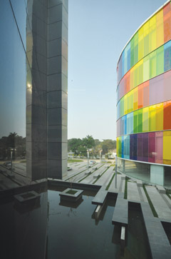 IMI, KOLKATA Colorful Expression of GLass in Architecture