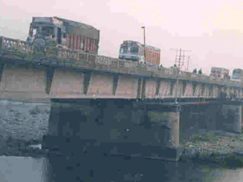 Cracks in Ravi Bridge