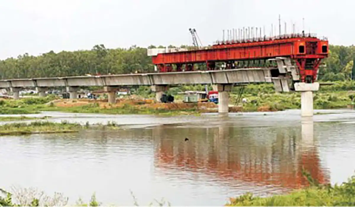 the two-track metro rail bridge across Yamuna exemplifies the expertise