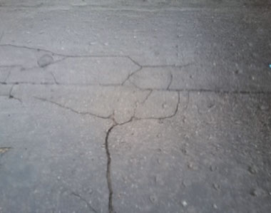 Figure 3: Reflection cracking in asphalt pavement overlay over a cracked concrete slab