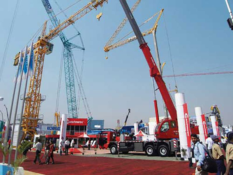 Manitowoc manufactures tower cranes of various capacities