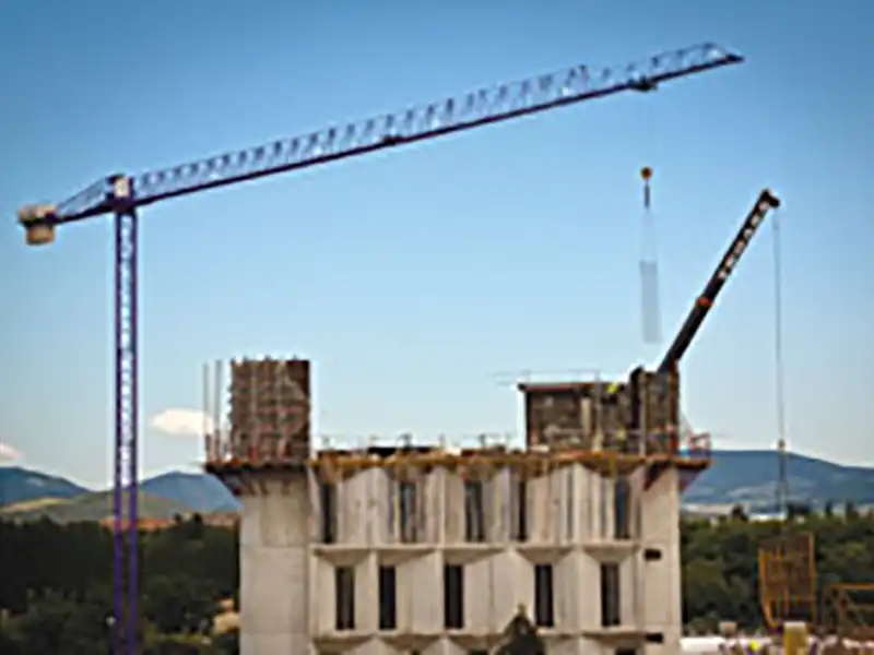 Linden Comansa Cranes at Work in Spain