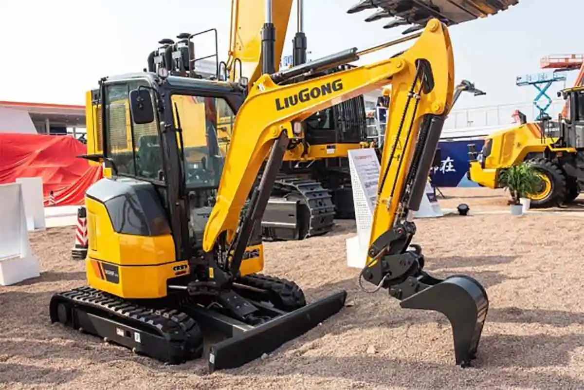 9025F Excavator