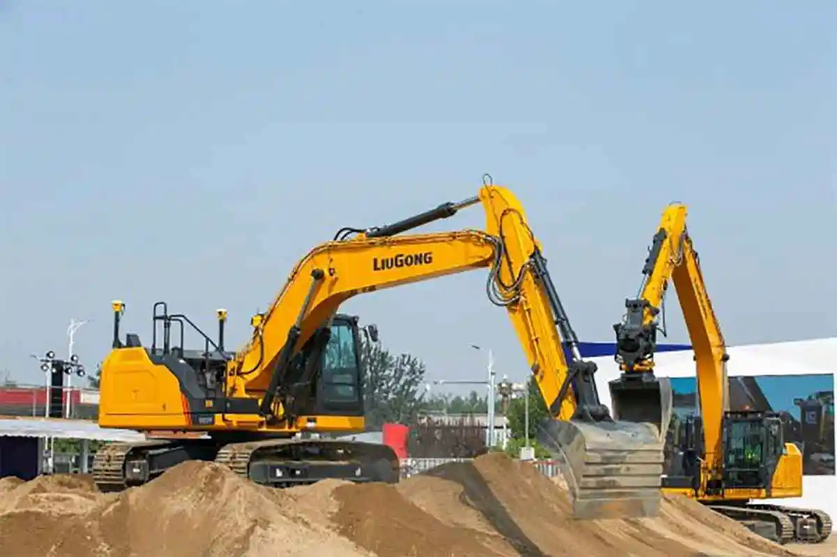 922F Excavator