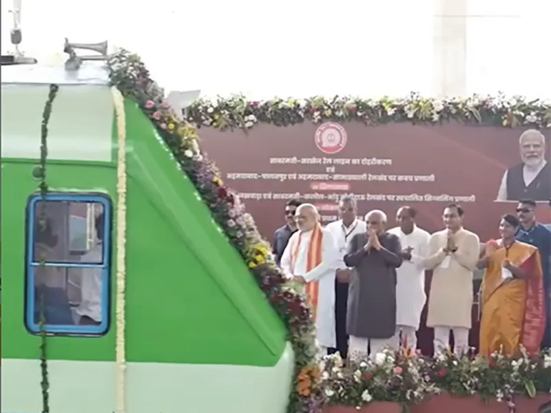 LNG-Powered-Train-Flagged-off