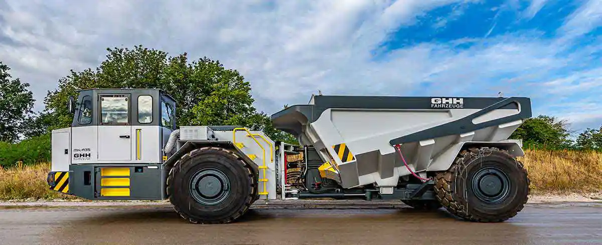 The tipper is available with different troughs from 13 to 23 m3 volume (Photo: GHH) The tipper is available with different troughs from 13 to 23 m3 volume (Photo: GHH)