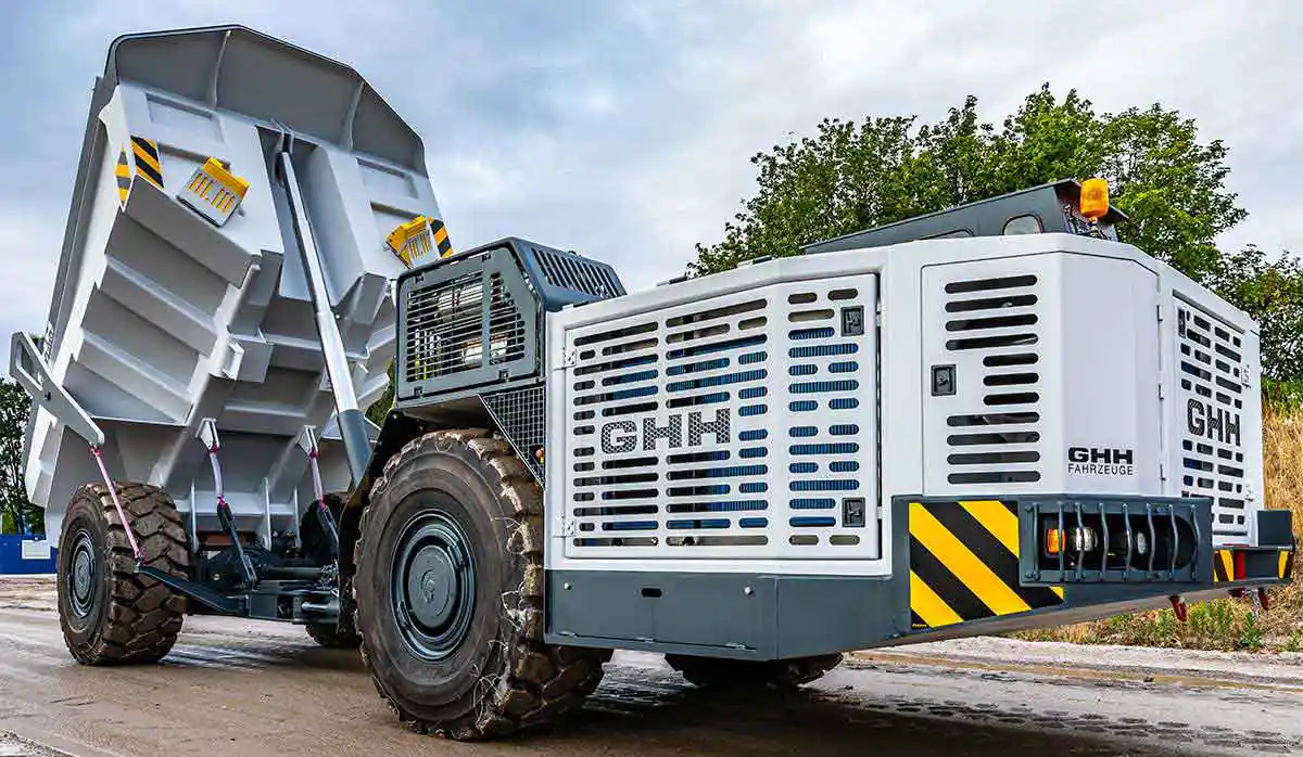 The central hydraulic cylinder presses the 35-tonne trough to 59 degrees (Photo: GHH) The central hydraulic cylinder presses the 35-tonne trough to 59 degrees (Photo: GHH)